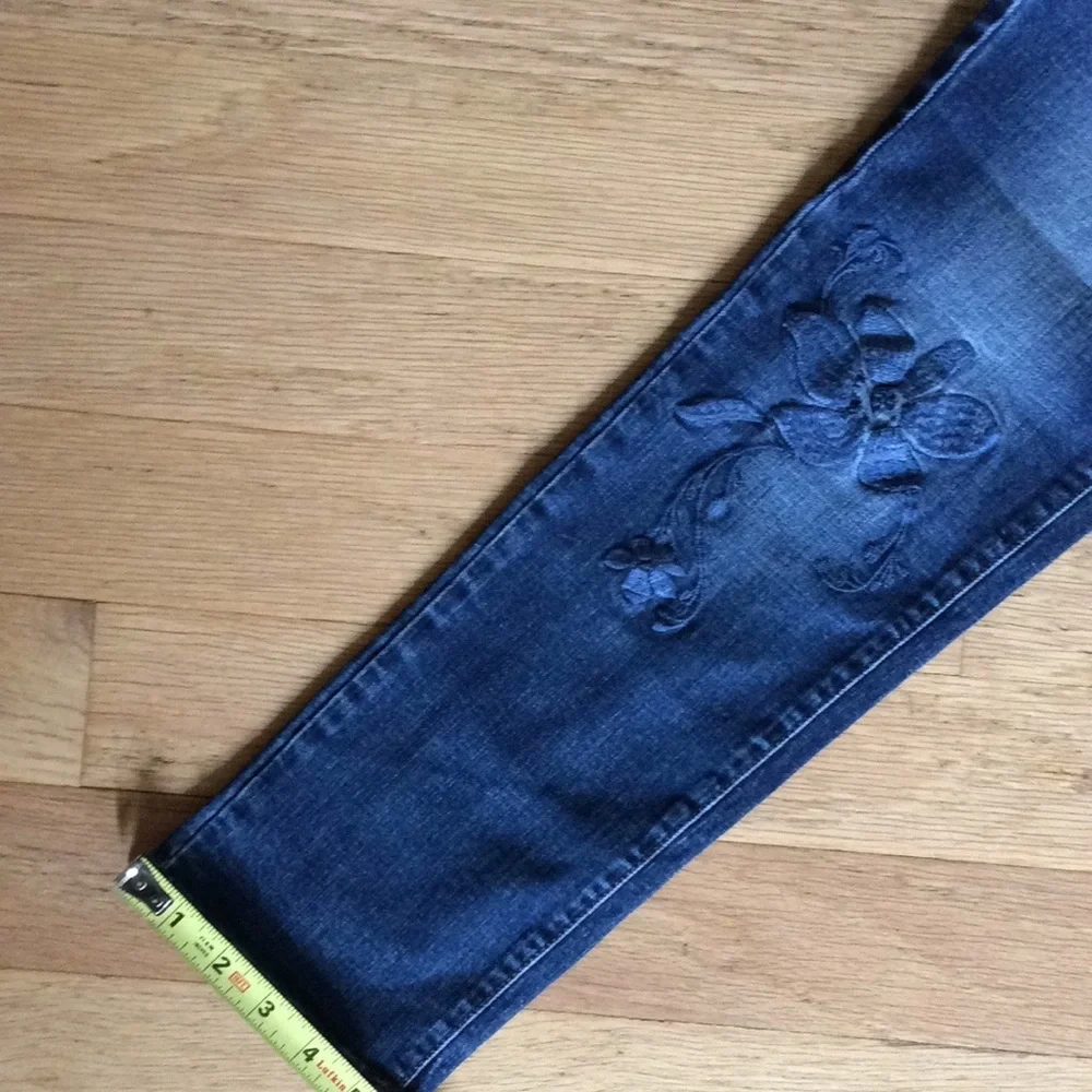 EUC Eric skinny jeans w/blue floral embroidery - Picture 11 of 12